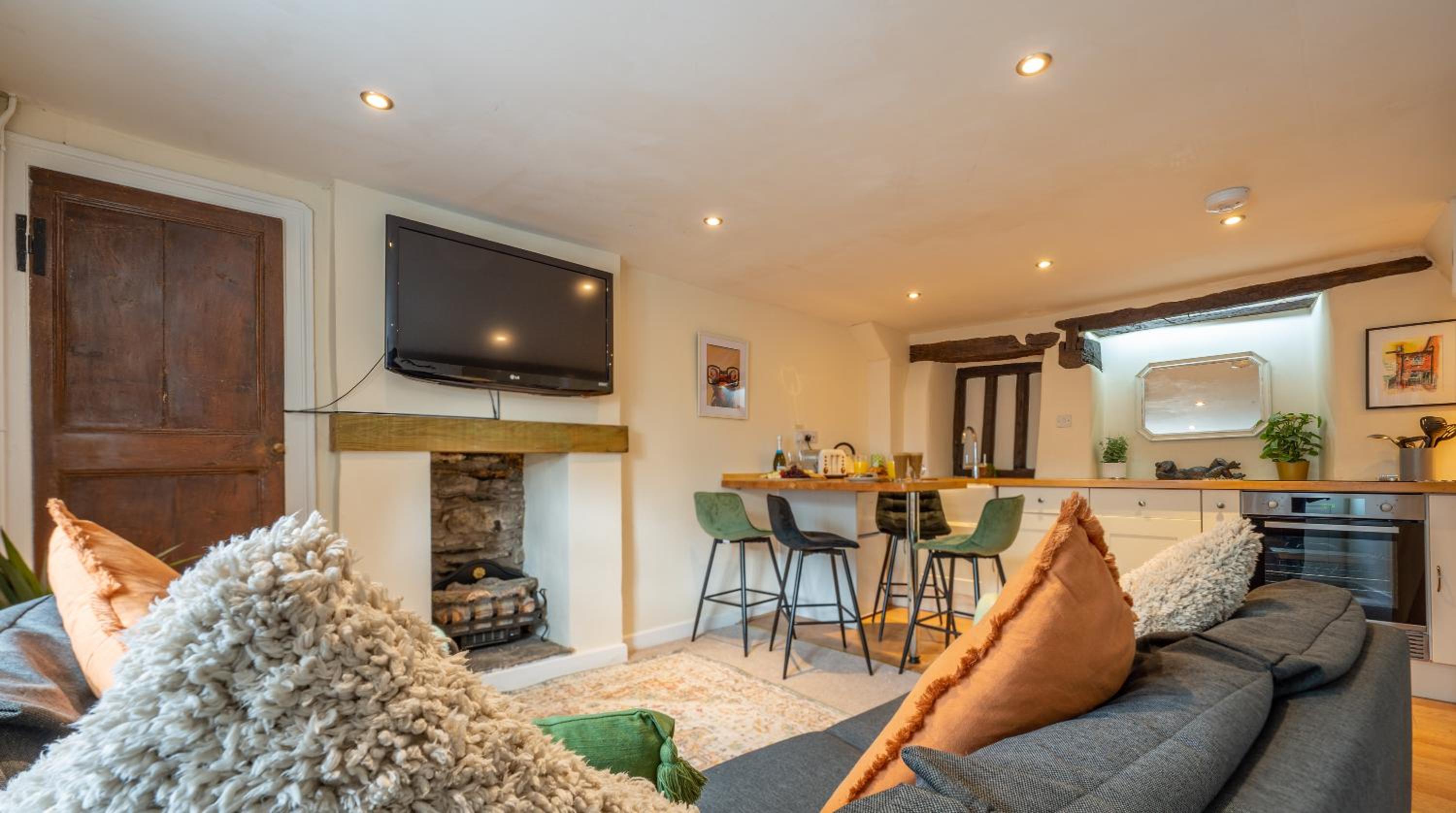 Wee Toad Hole Heart of Kendal - Cottage sleeps 4-6 - Dogs Welcome view 3