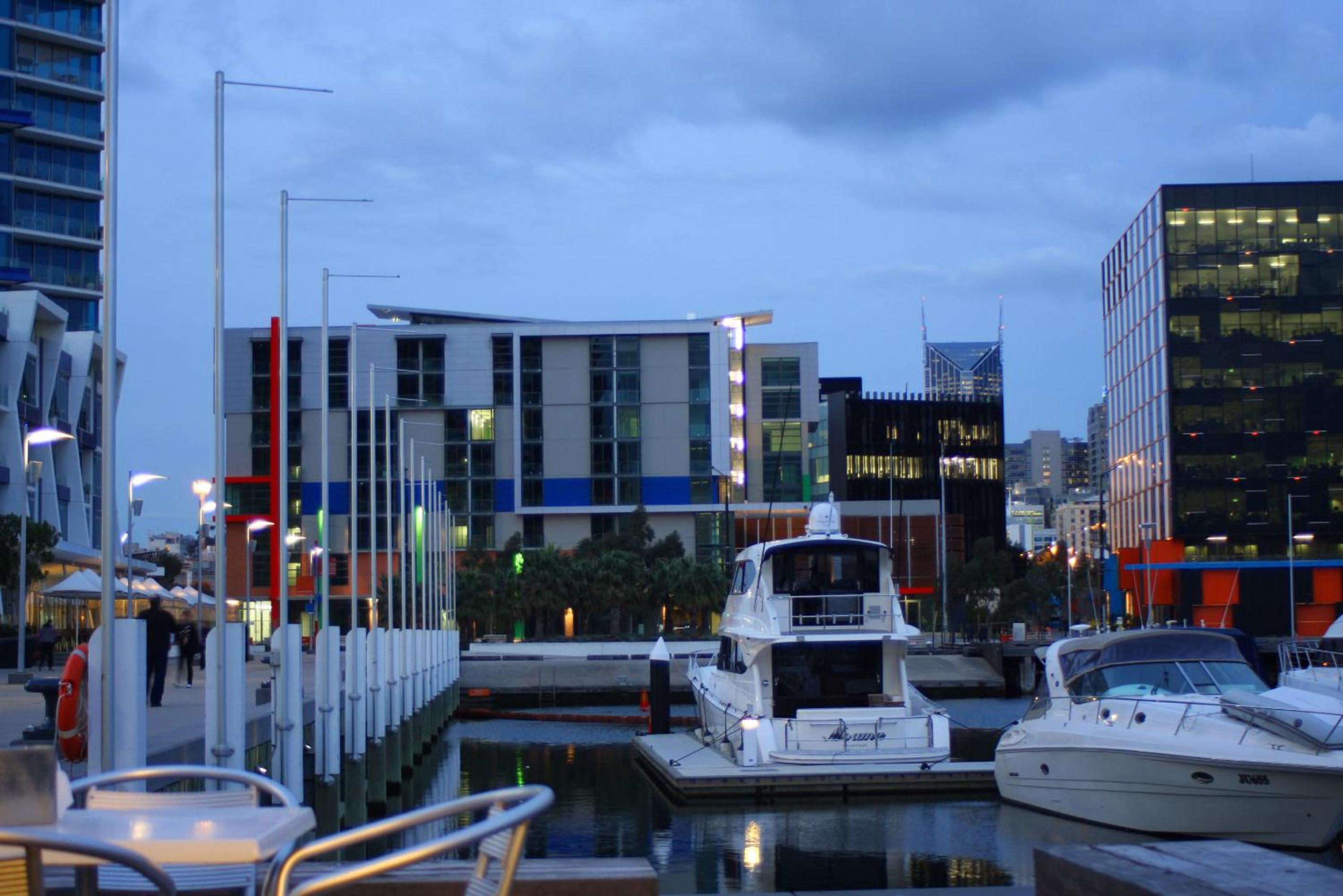 Docklands Private Collection - City Harbour Apartments