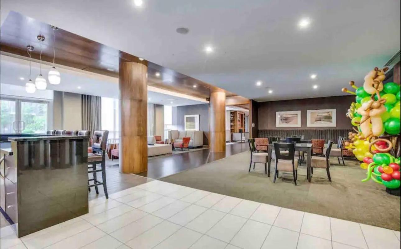 Ultra Luxurious 2.5 Bedroom 2 Full Bathroom 1 Parking Condo Near SQ1 Striking Views