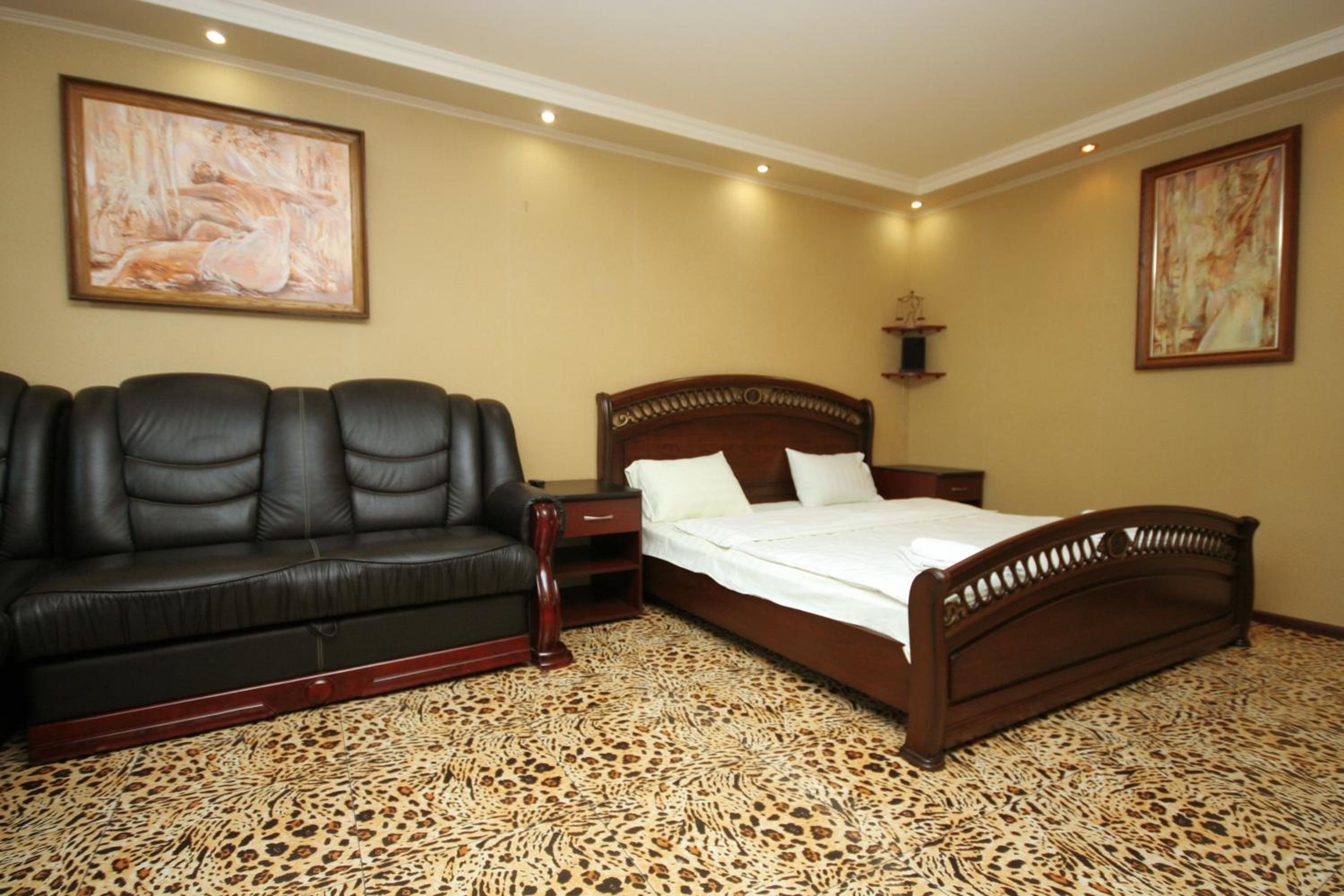 Pechersk Apartment in Kiev Center view 5