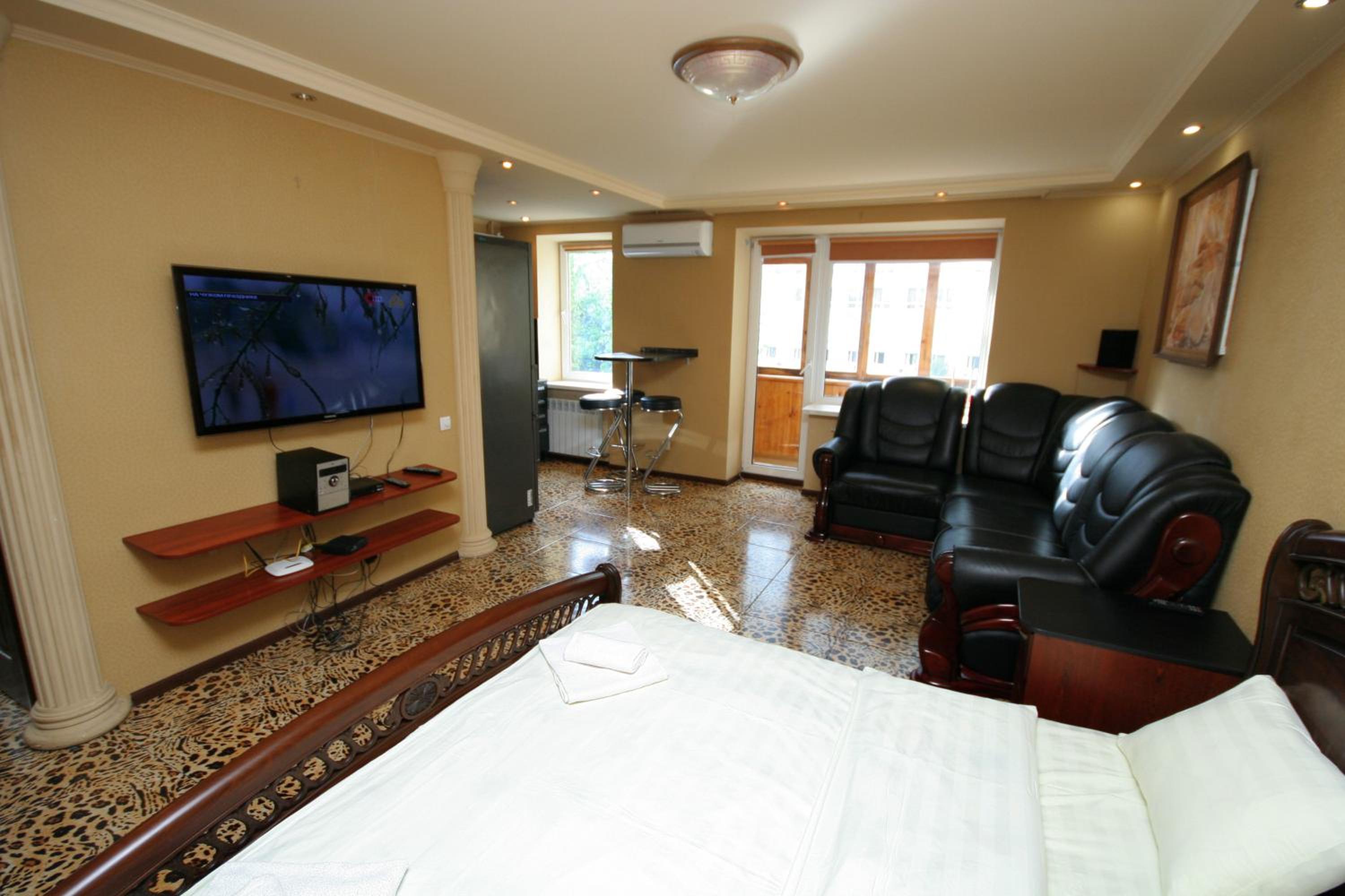 Pechersk Apartment in Kiev Center view 3