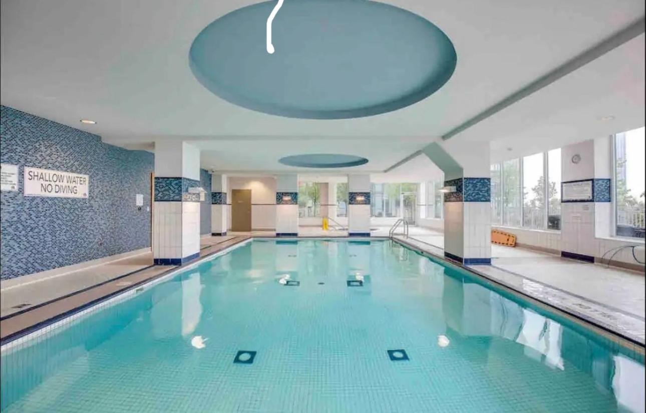 Ultra Luxurious 2.5 Bedroom 2 Full Bathroom 1 Parking Condo Near SQ1 Striking Views