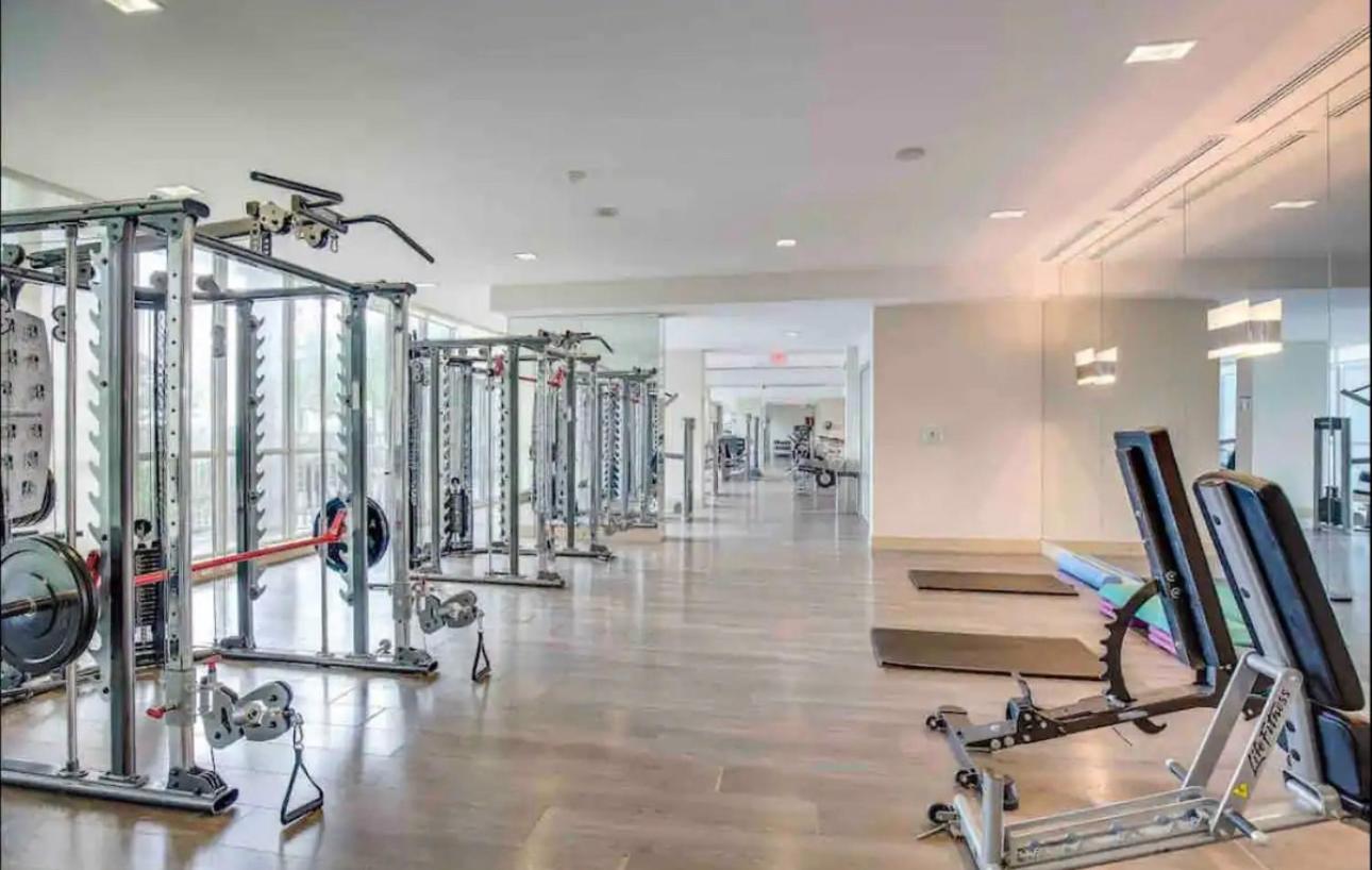 Ultra Luxurious 2.5 Bedroom 2 Full Bathroom 1 Parking Condo Near SQ1 Striking Views