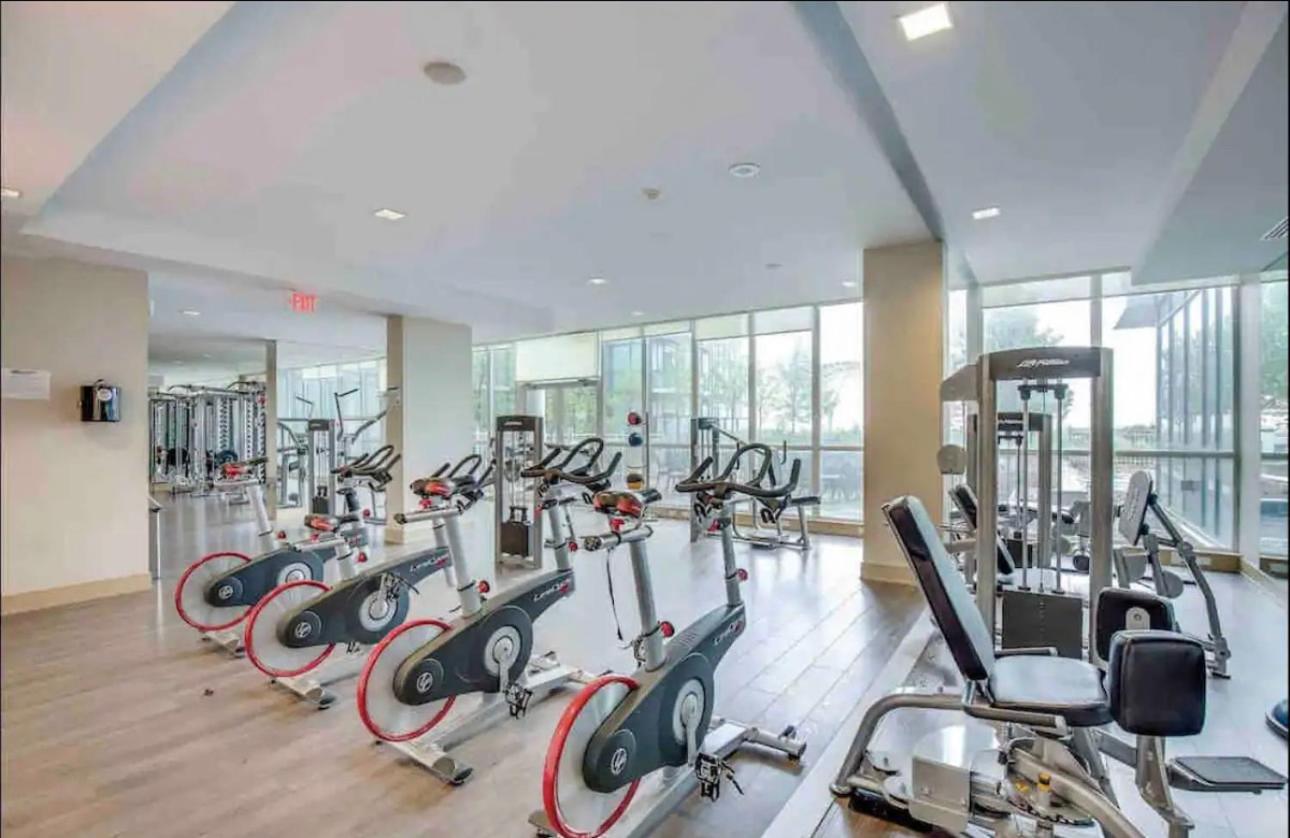 Ultra Luxurious 2.5 Bedroom 2 Full Bathroom 1 Parking Condo Near SQ1 Striking Views