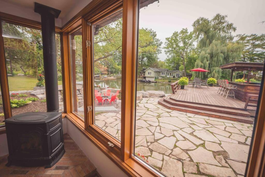 Fabulous Rustic Waterfront Cottage in Niagara