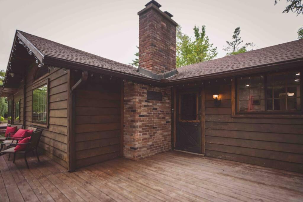 Fabulous Rustic Waterfront Cottage in Niagara