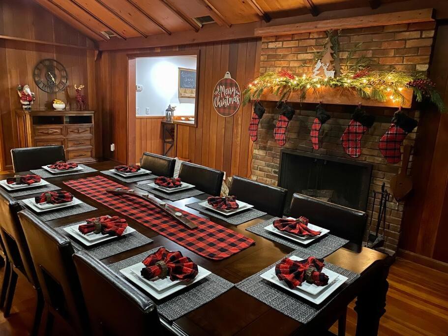 Fabulous Rustic Waterfront Cottage in Niagara