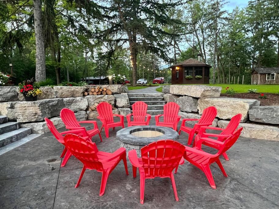 Fabulous Rustic Waterfront Cottage in Niagara