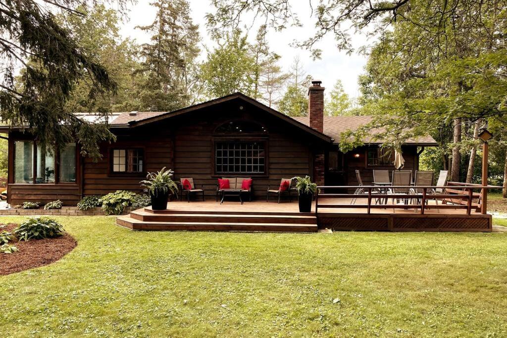 Fabulous Rustic Waterfront Cottage in Niagara
