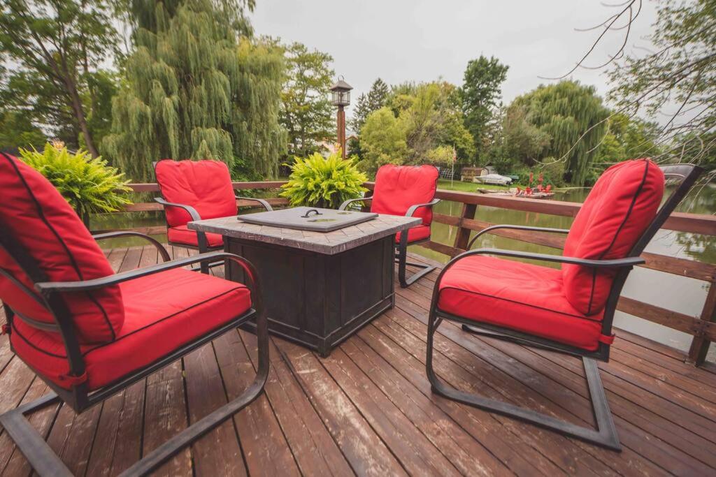Fabulous Rustic Waterfront Cottage in Niagara