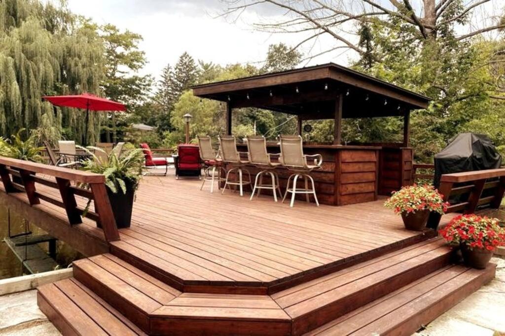 Fabulous Rustic Waterfront Cottage in Niagara