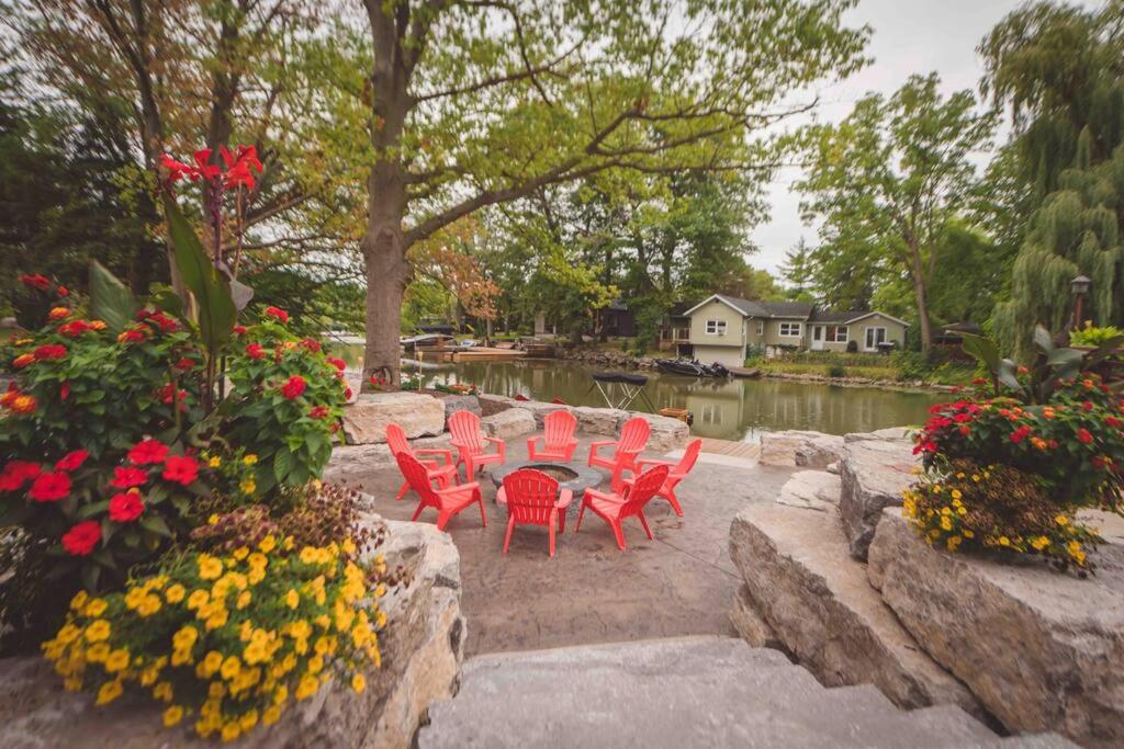 Fabulous Rustic Waterfront Cottage in Niagara