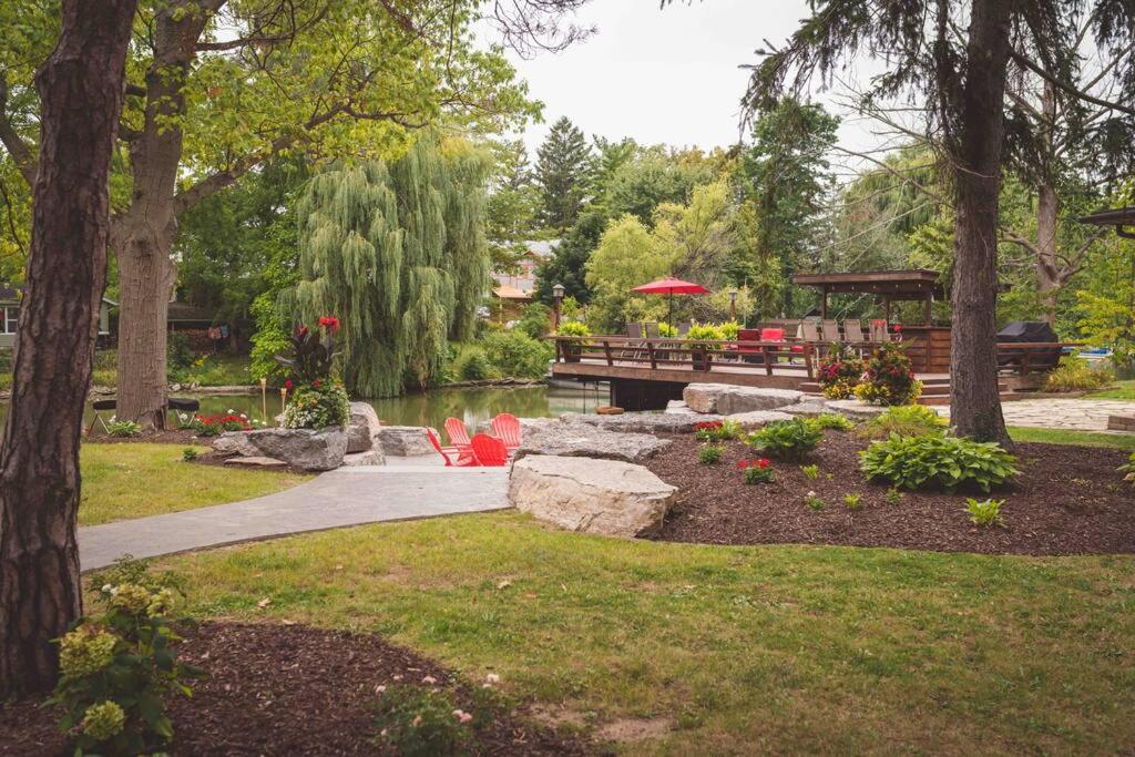 Fabulous Rustic Waterfront Cottage in Niagara