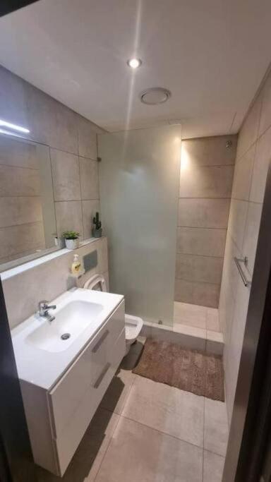Comfy 1 bed Apt @The Signature view 4