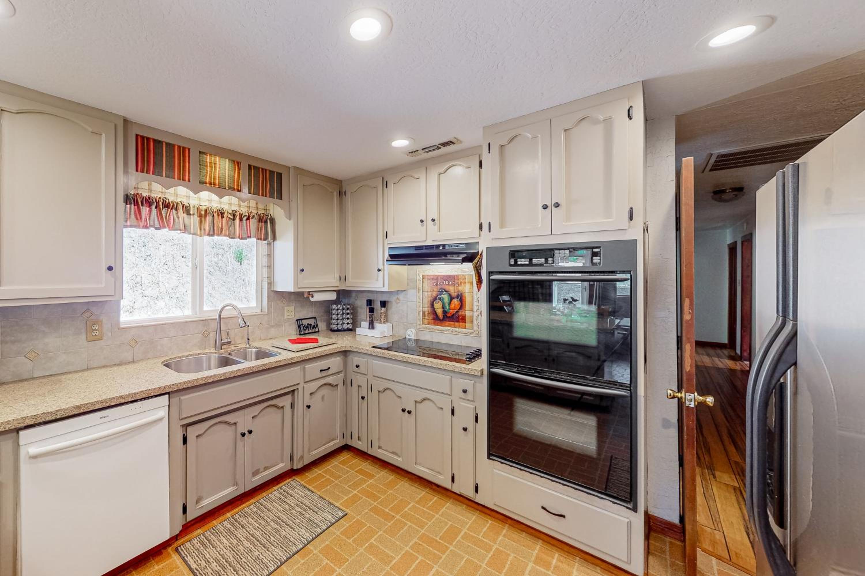 Pet-Friendly Jamestown Home with Sweeping Views!