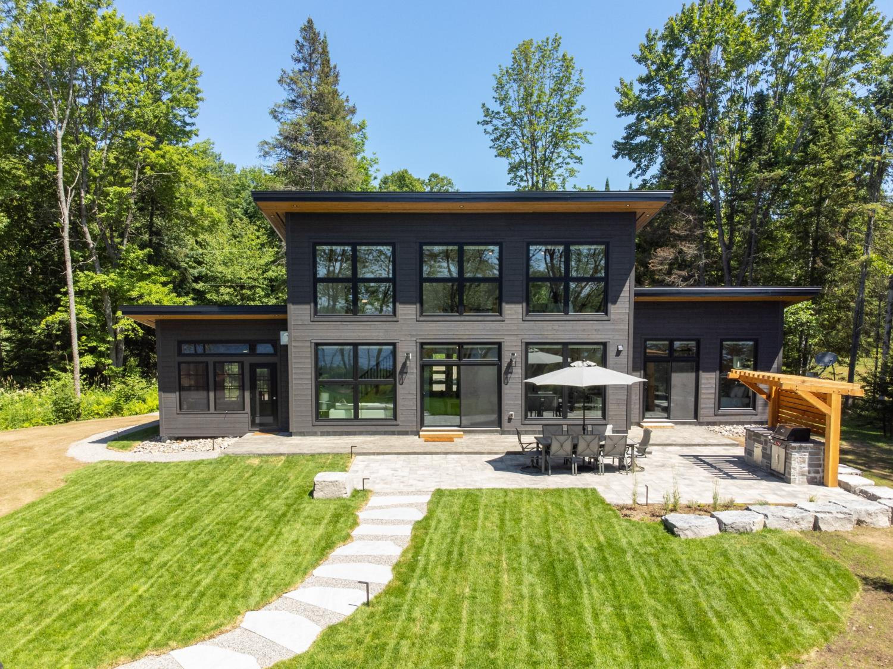 Luxury Muskoka Cottage 4 Bedroom with Sauna