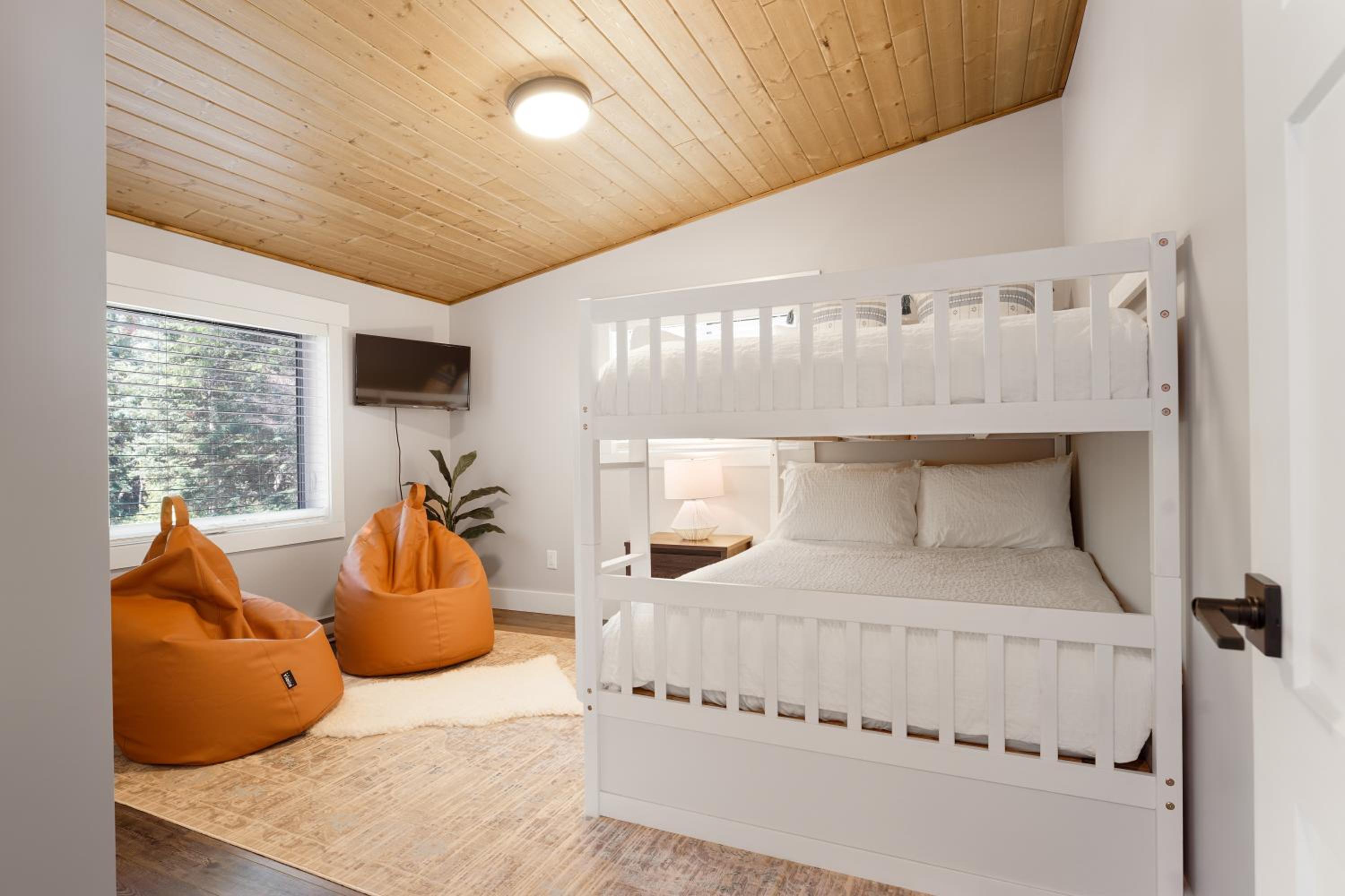 Luxury Muskoka Cottage 4 Bedroom with Sauna