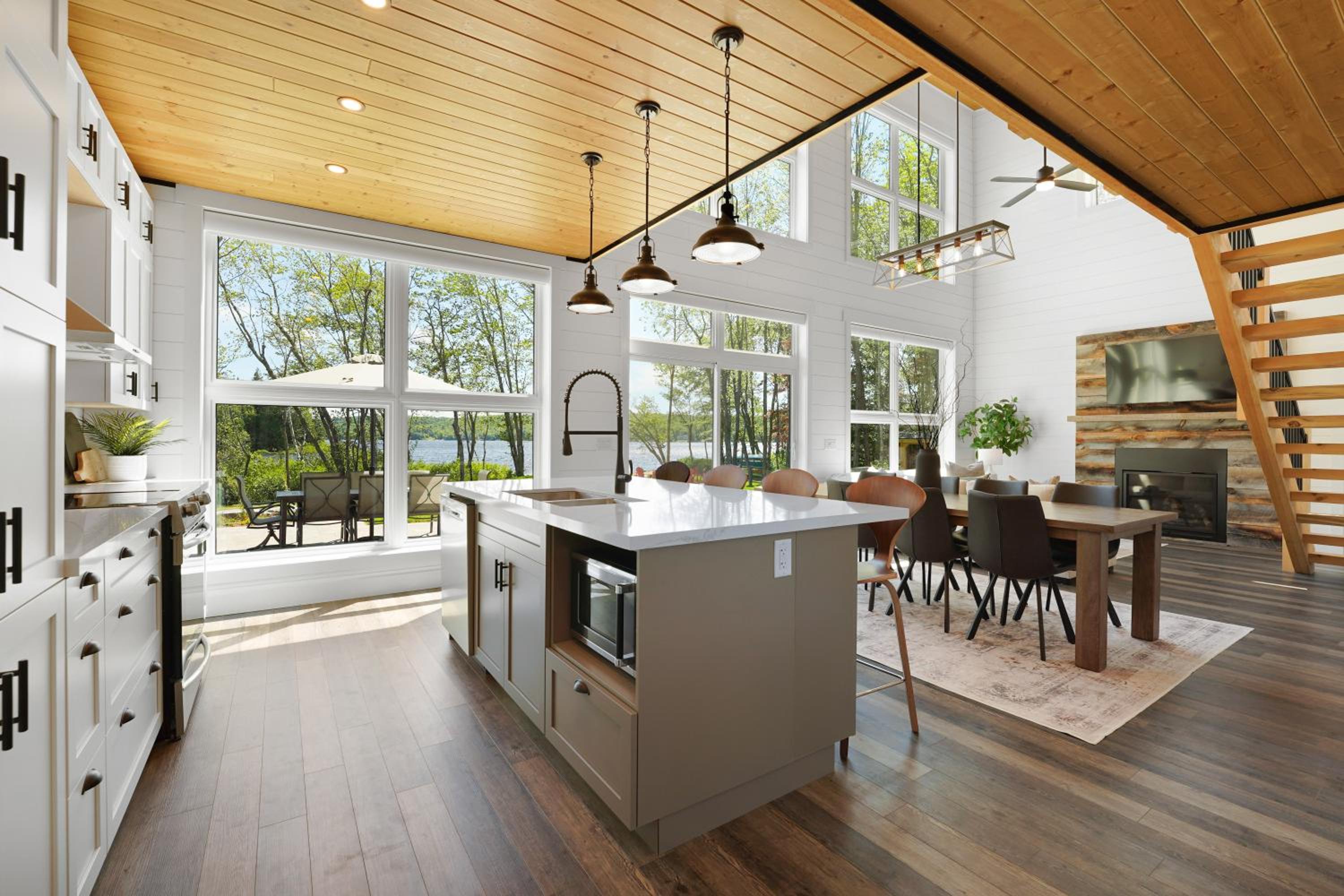 Luxury Muskoka Cottage 4 Bedroom with Sauna