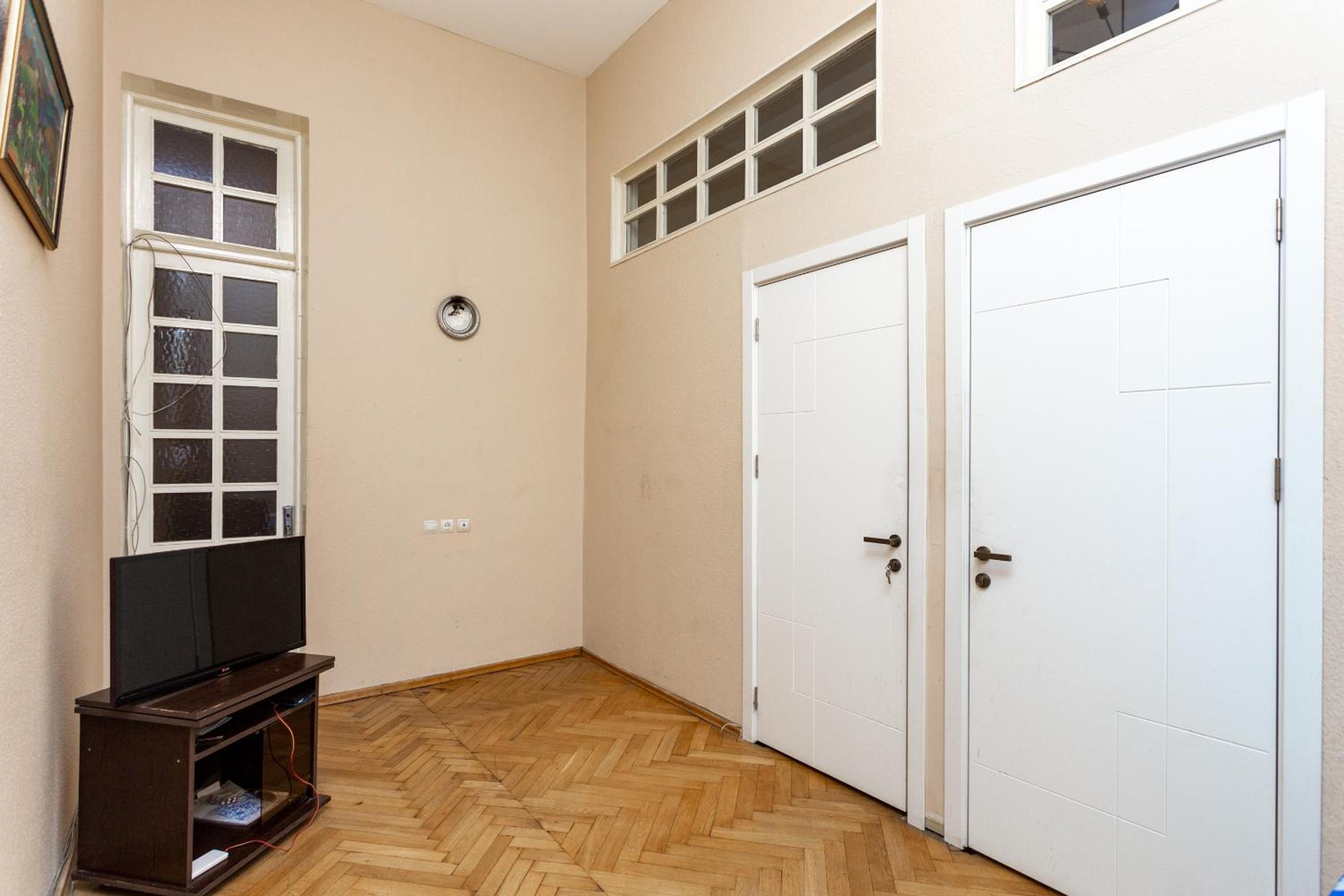 Family Apartment In 1 Century Building