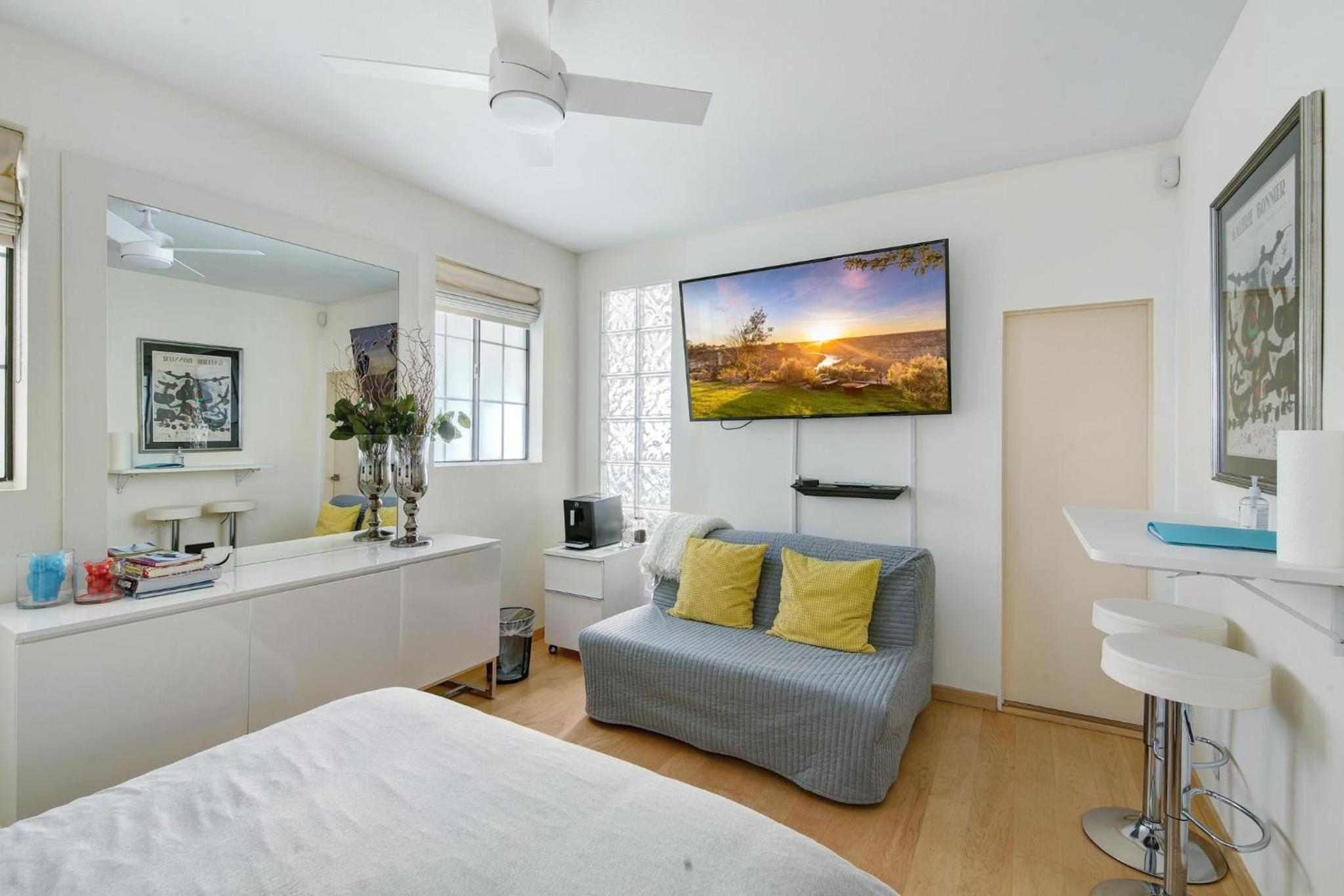 Private Room & Entrance in Marina Del Rey