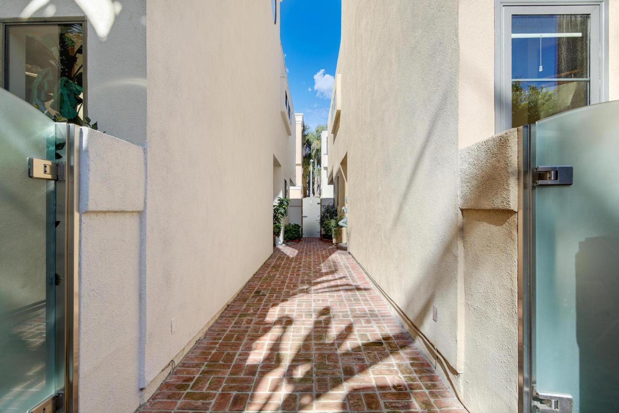 Private Room & Entrance in Marina Del Rey
