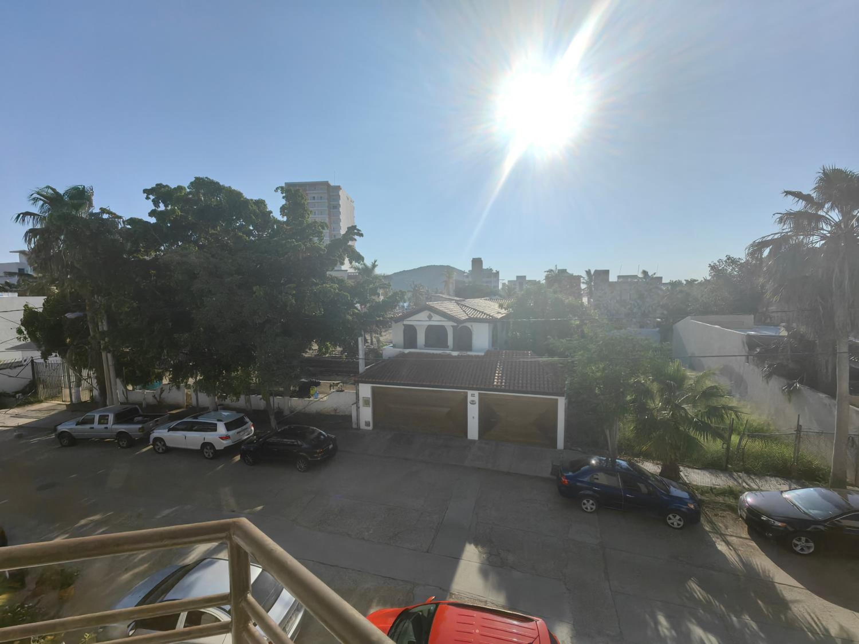 Departamento Zona Dorada 100 mts de Playa view 3
