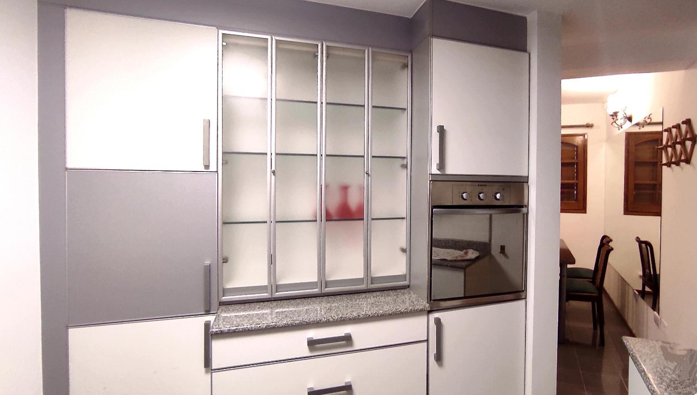 CASA TRIPLEX 180 mts CON GARAJE PARA 2 VEHÍCULOS GRANDES EN Bº SANTA GENOVEVA