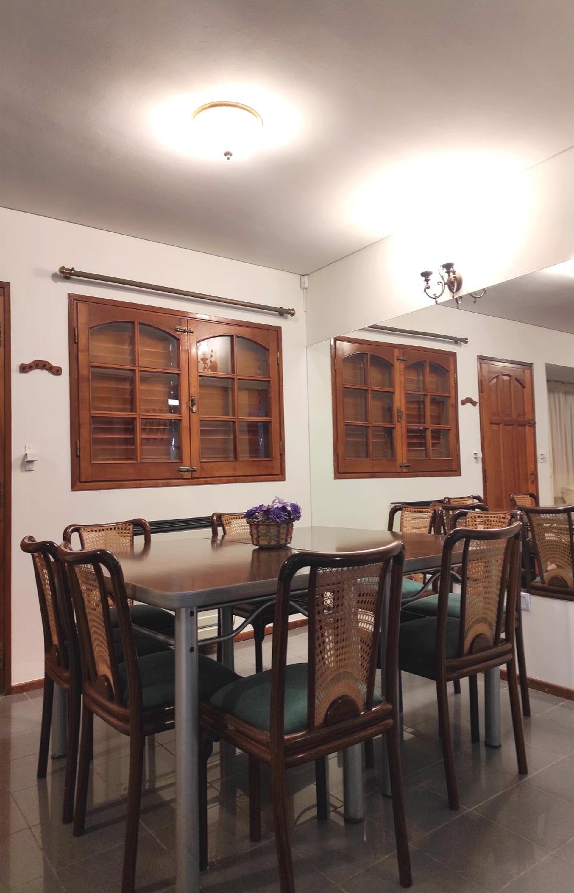 CASA TRIPLEX 180 mts CON GARAJE PARA 2 VEHÍCULOS GRANDES EN Bº SANTA GENOVEVA