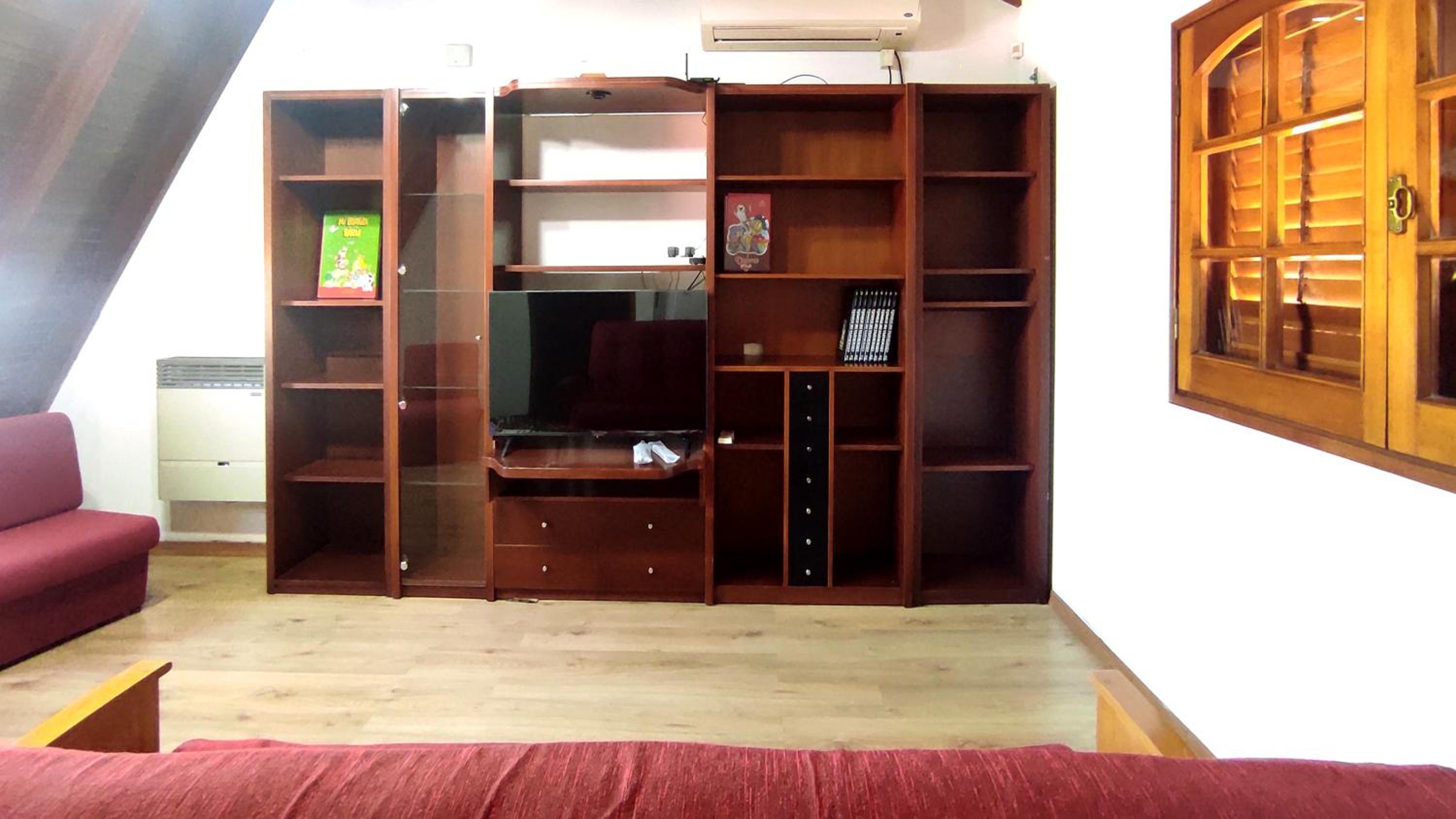 CASA TRIPLEX 180 mts CON GARAJE PARA 2 VEHÍCULOS GRANDES EN Bº SANTA GENOVEVA