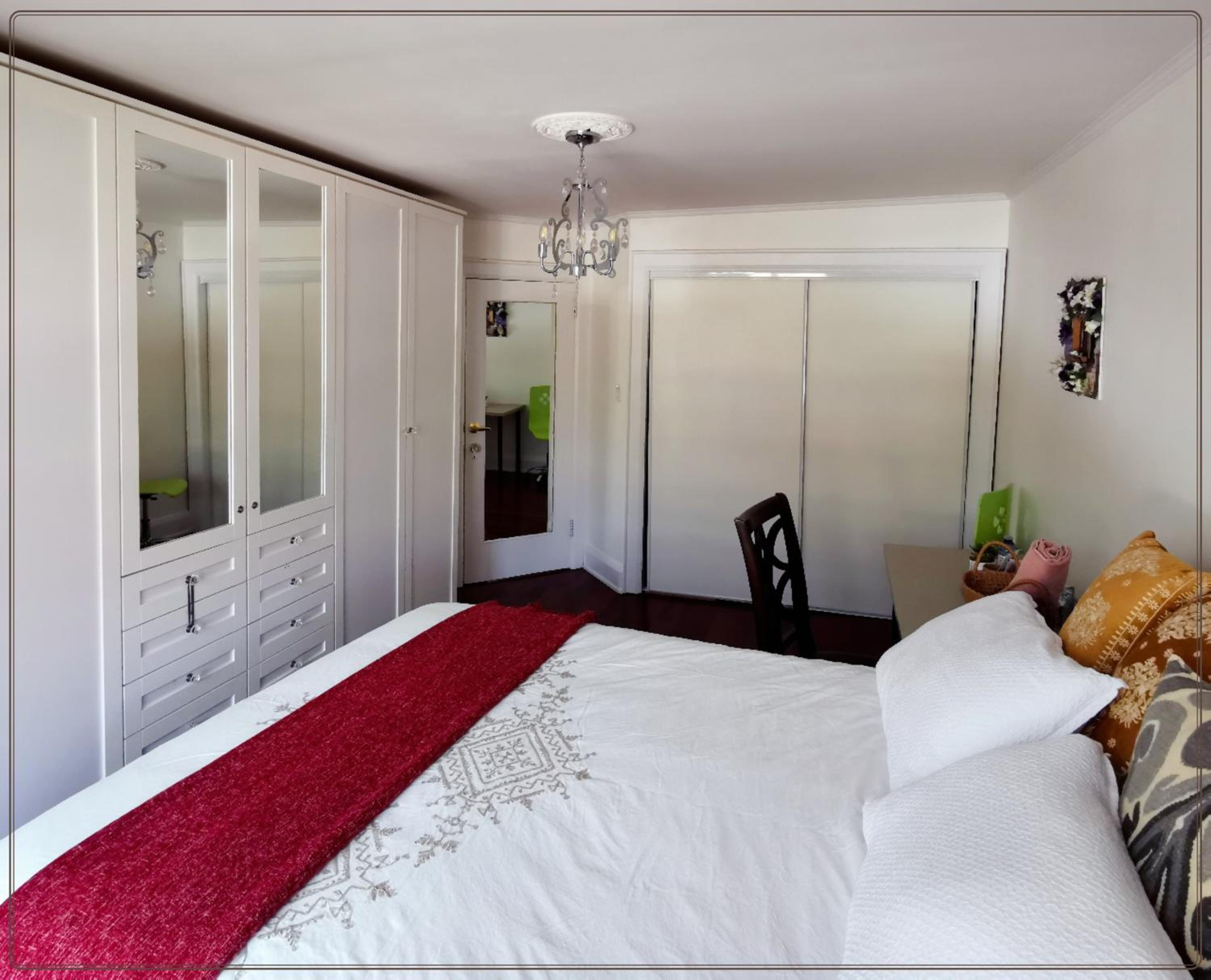 Toronto central area double-bed room