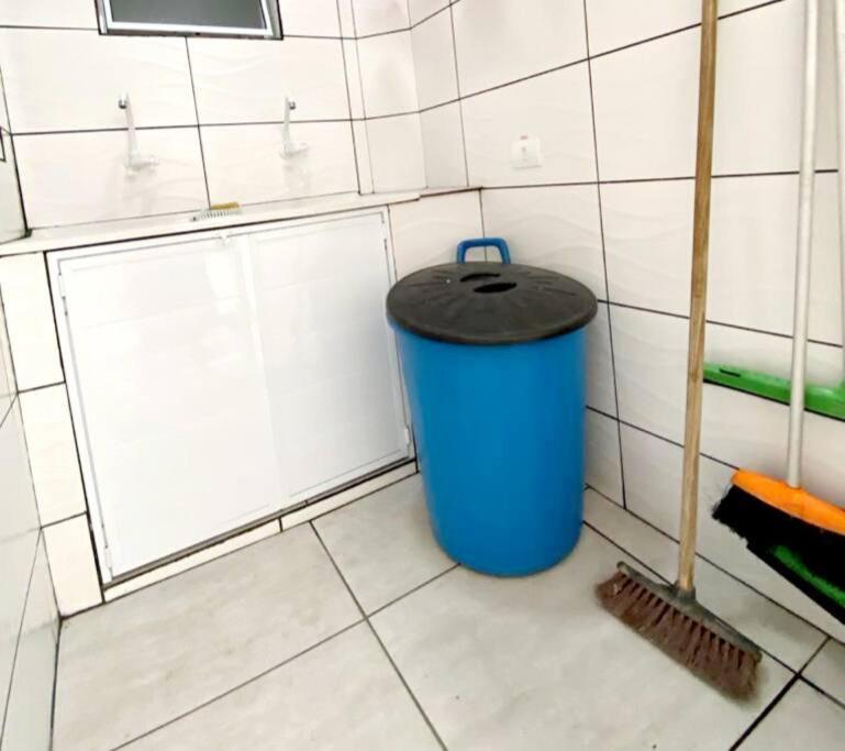 Casa espaçosa com piscina e garagem - Caraguatatuba
