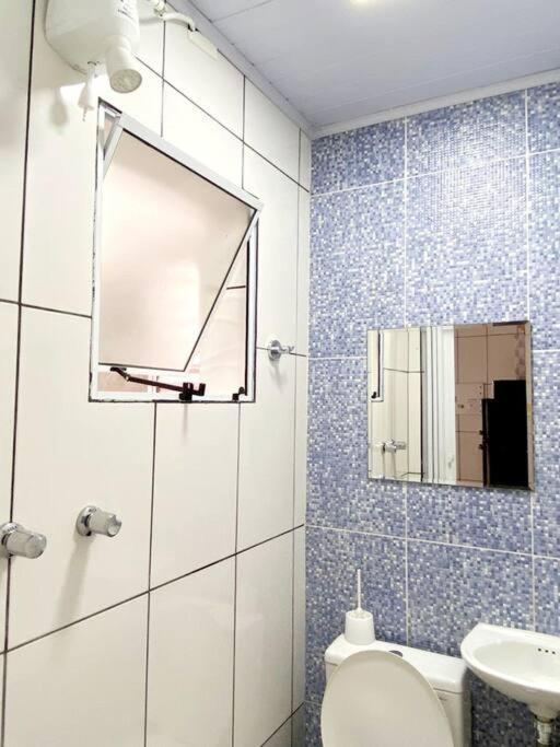 Casa espaçosa com piscina e garagem - Caraguatatuba