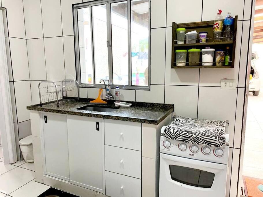 Casa espaçosa com piscina e garagem - Caraguatatuba