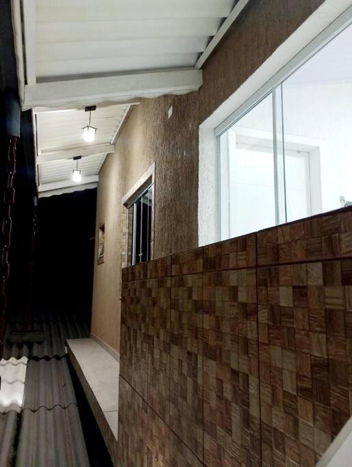 Casa espaçosa com piscina e garagem - Caraguatatuba