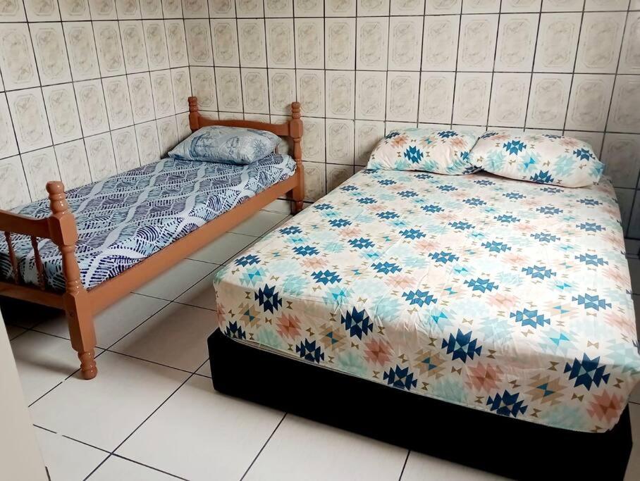 Casa espaçosa com piscina e garagem - Caraguatatuba