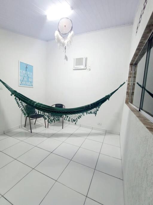 Casa espaçosa com piscina e garagem - Caraguatatuba