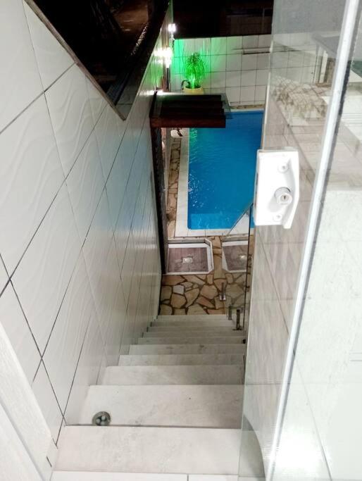 Casa espaçosa com piscina e garagem - Caraguatatuba