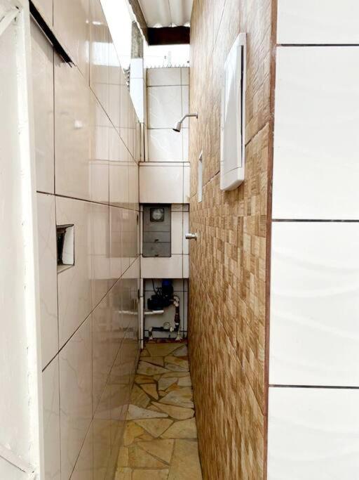 Casa espaçosa com piscina e garagem - Caraguatatuba