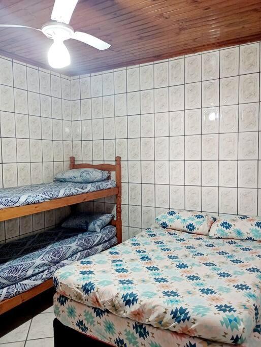 Casa espaçosa com piscina e garagem - Caraguatatuba