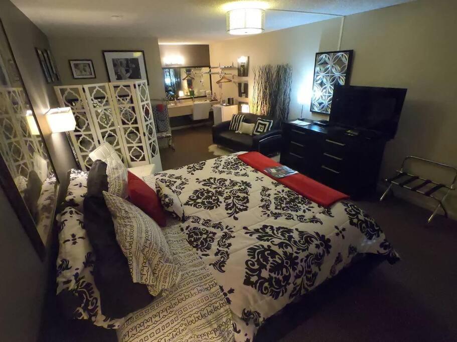 Jacuzzi Suite 204 - Tradewinds view 4