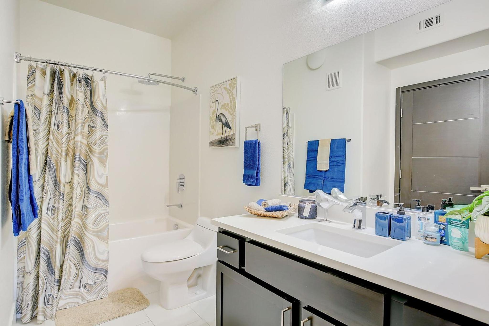 Luxury Apartment Oasis Extended Stays view 4