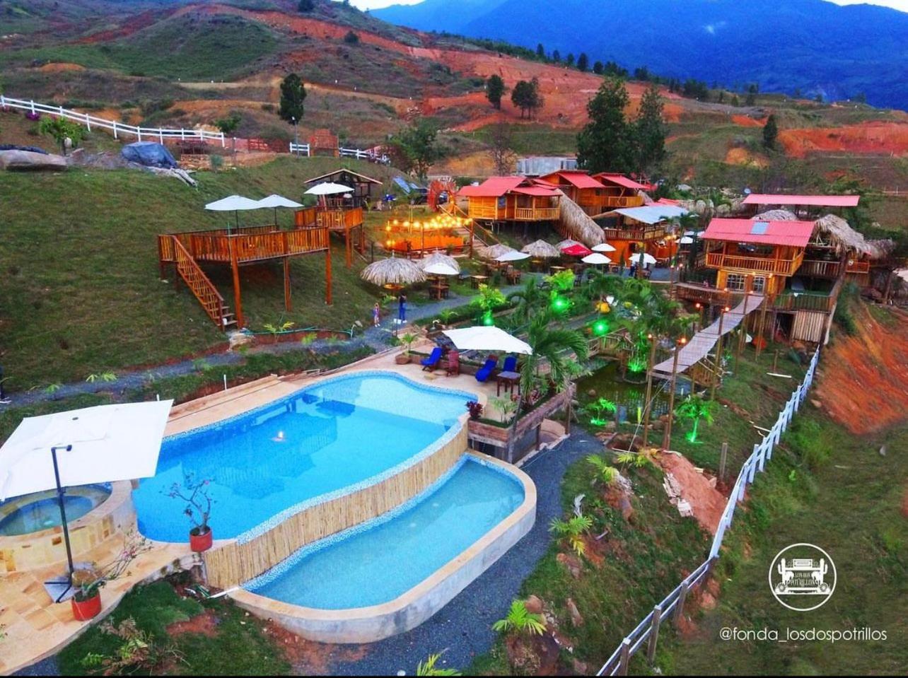 Hotel Y Restaurante Los Dos Potrillos Santa Elena - Cabañas campestres