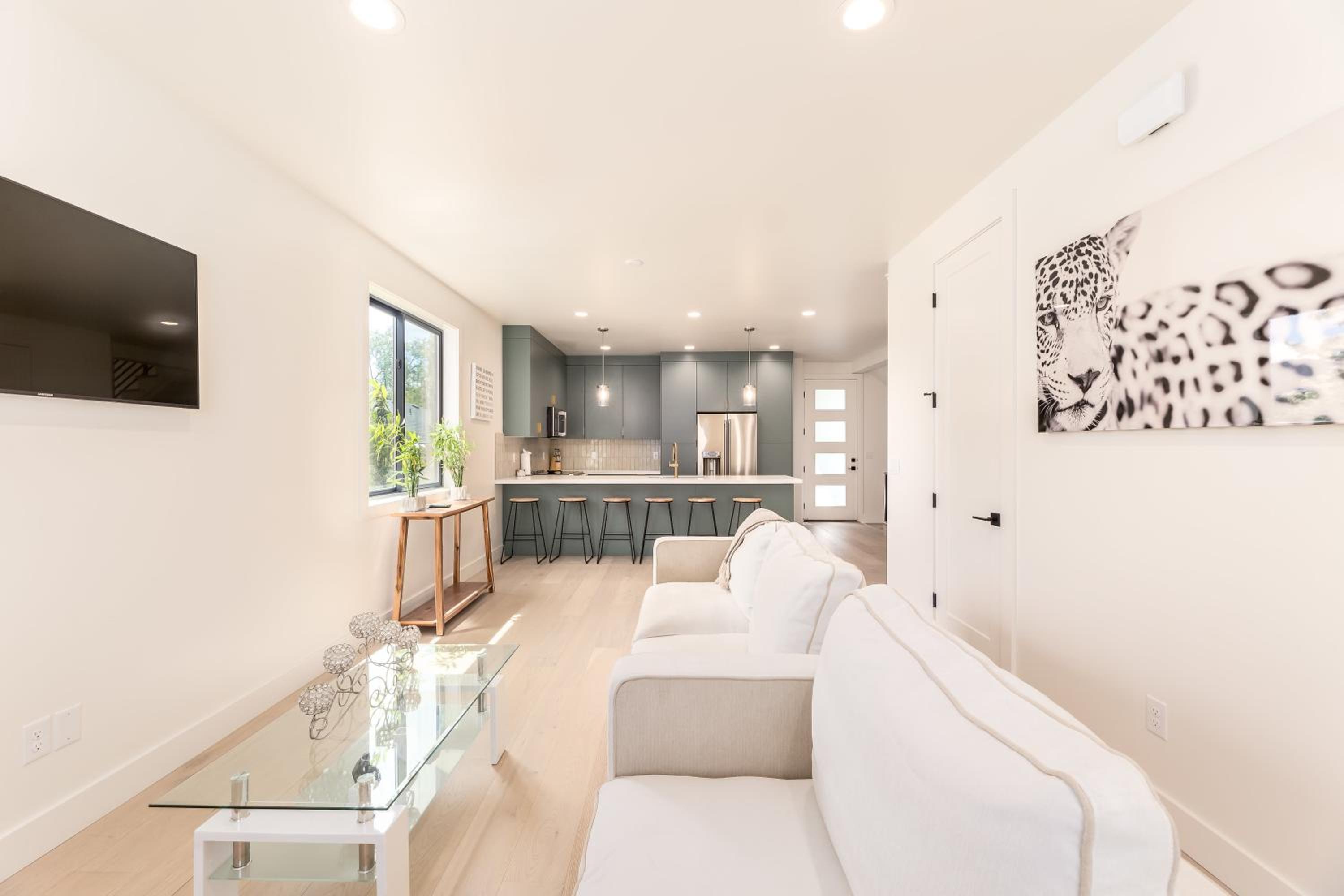 BRAND NEW Modern 5 Bd, 3 Story Home in Sugarhouse! view 2
