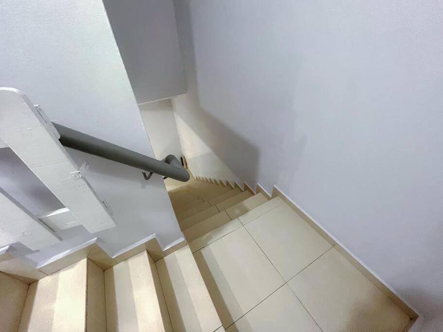 Luxury Netflix Hight Speed Wifi 12pax Johor Bahru Skudai UTM Aeon Taman Universiti Paradigm Mall photo 5