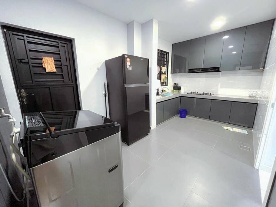 Luxury Netflix Hight Speed Wifi 12pax Johor Bahru Skudai UTM Aeon Taman Universiti Paradigm Mall photo 8