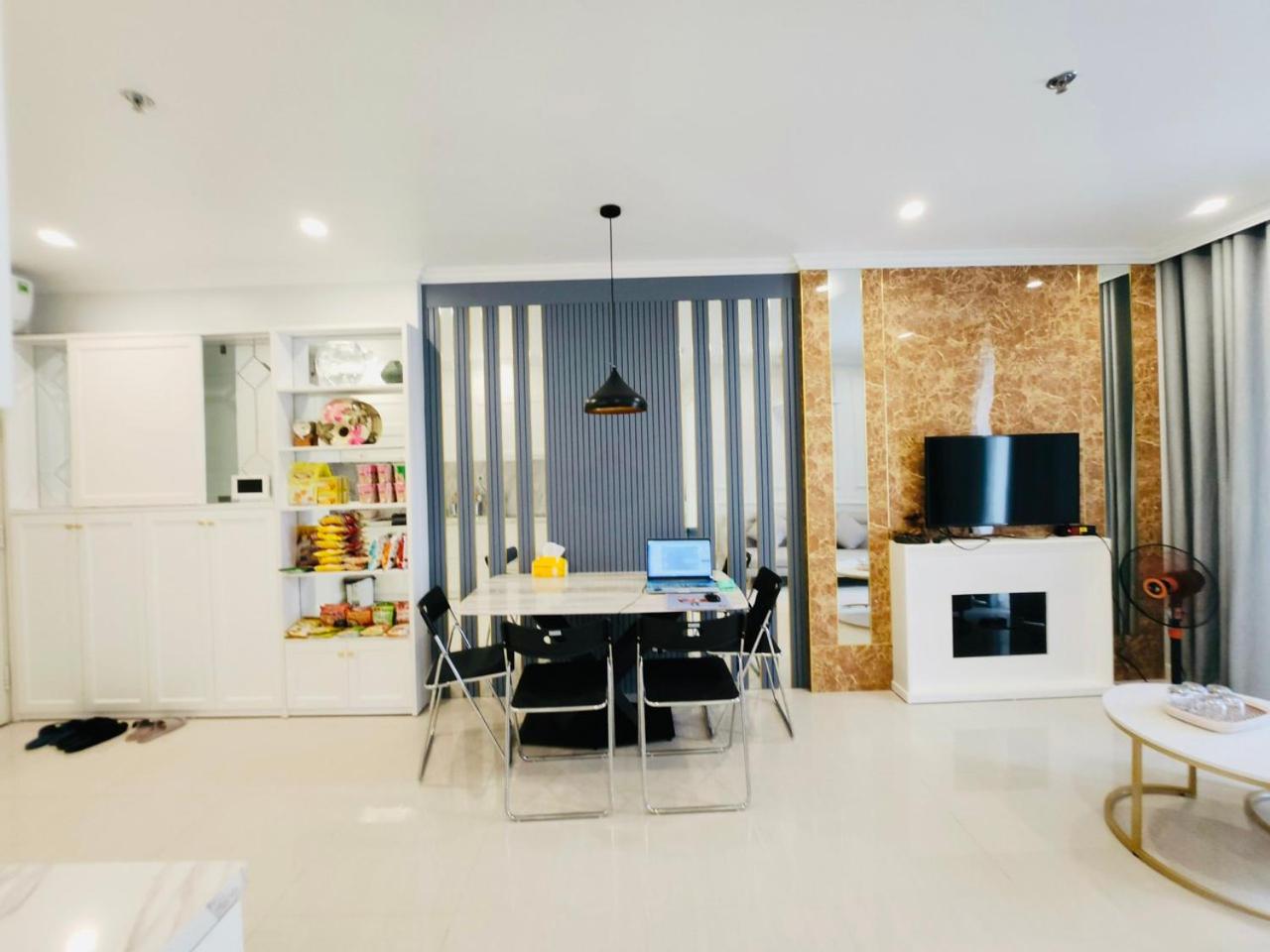 AXS/USD Homestay