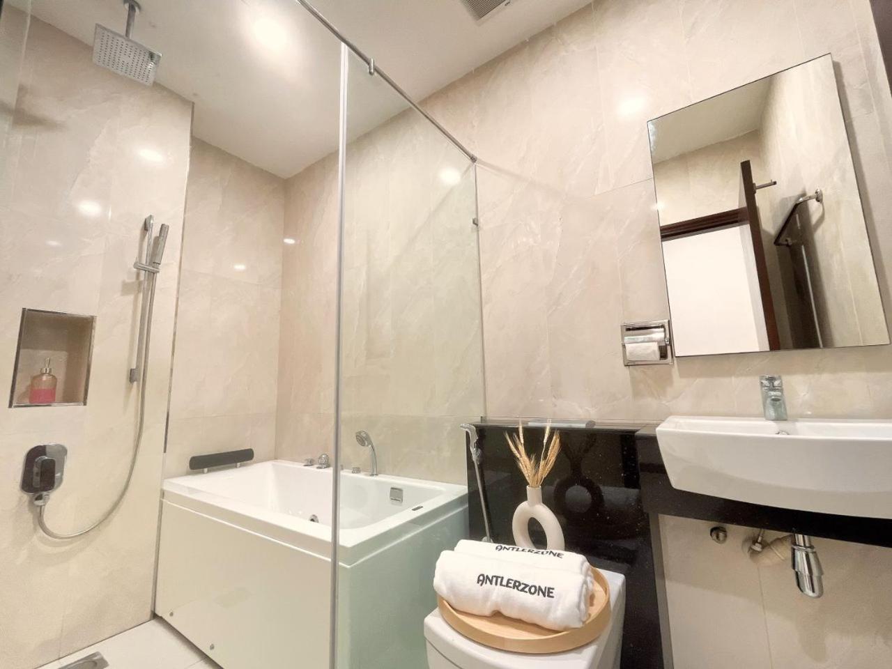 Paragon Suite Homestay by Antlerzone
