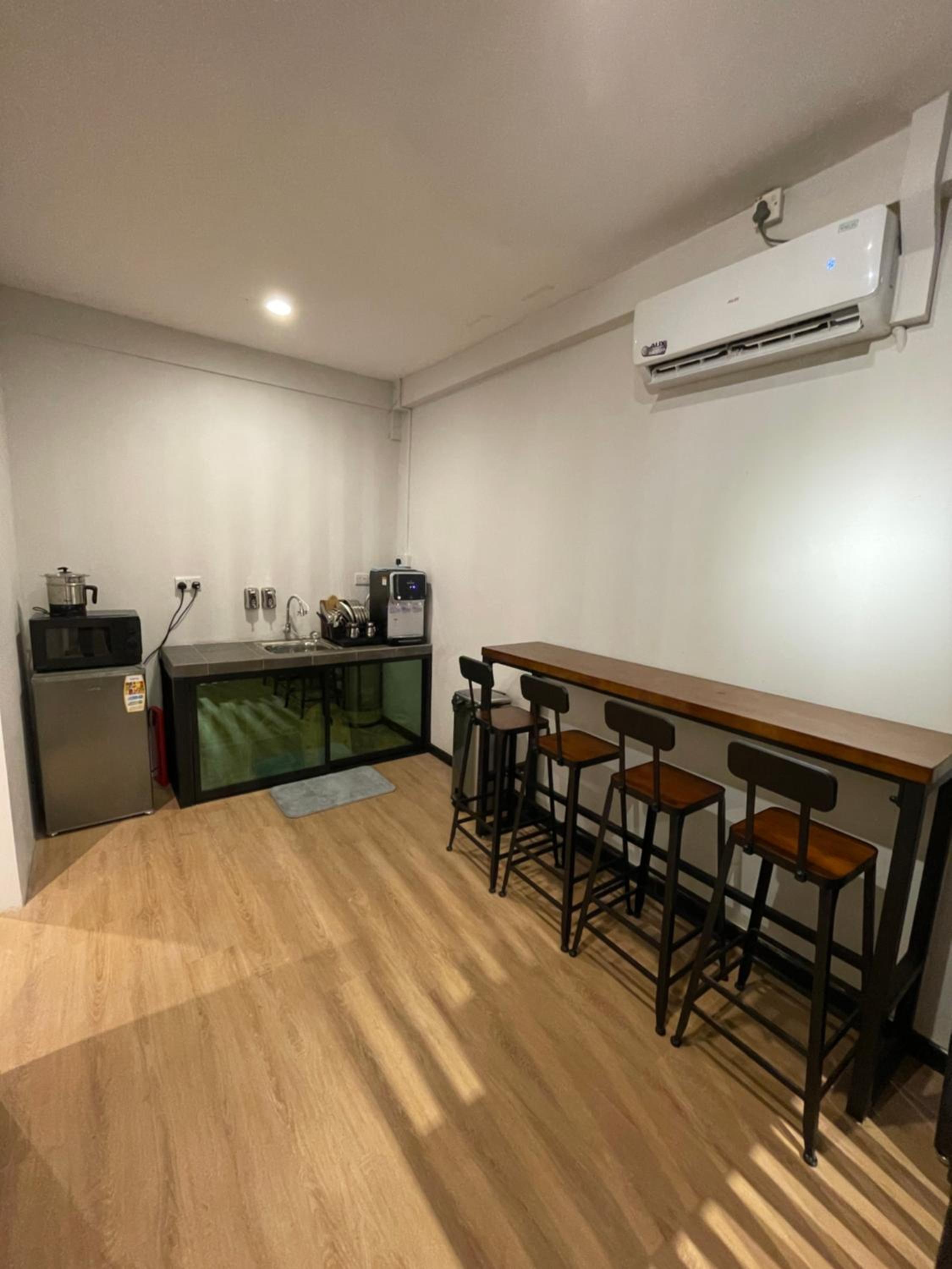 22 Hours Hostel