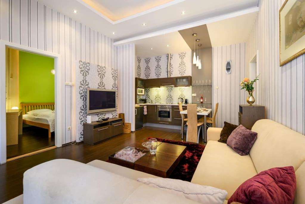Chrysoprase Apartment