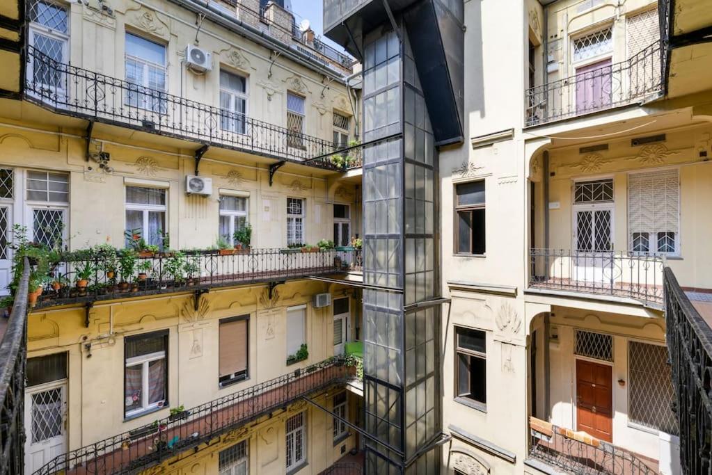 Chrysoprase Apartment